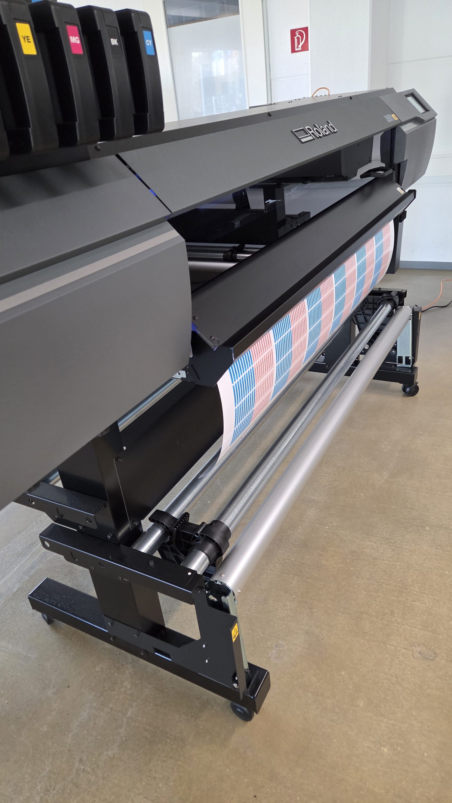 Drucken von kleinformatigen Namensetiketten und Namensaufkleber auf dem Print- und Cut-Drucker TrueVIS LG-540 von Roland