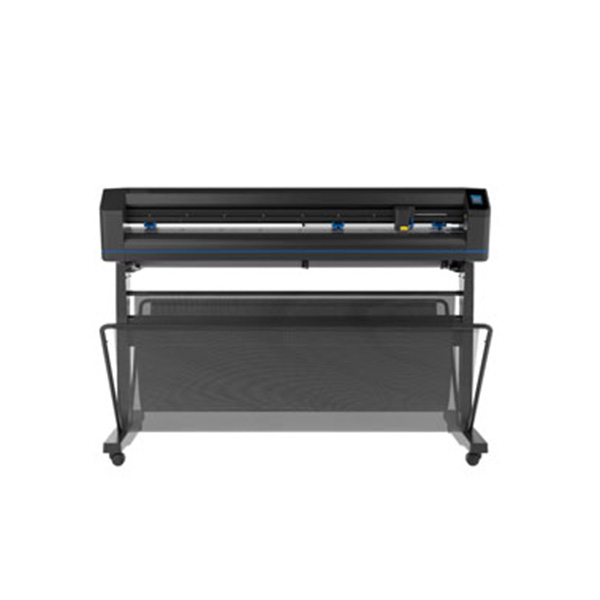 Frontale Ansicht auf den Rollenschneideplotter S One D120 von Summa mit Schleppmessertechnologie.